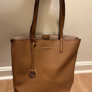 Michael Kors brown shoulder bag. Comes with dust bag, never used!